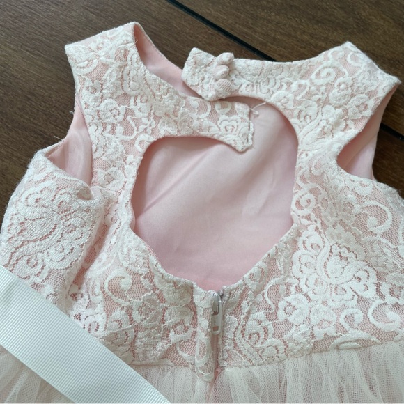 David’s Bridal flower girl dress, size 4 - Picture 5 of 14